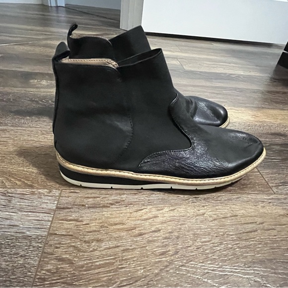 Kelly & Kate Ankle Boots - Picture 2 of 13